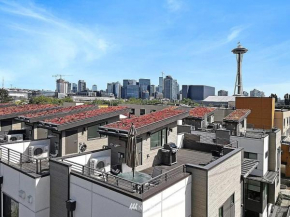 Rooftop Patio with Grill 2BR 3BA Central, Walkable Location